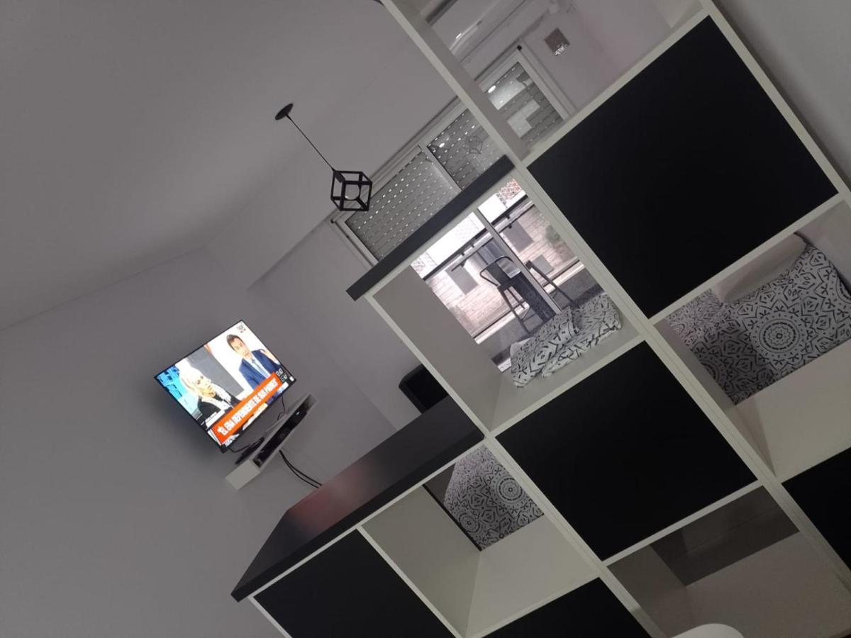 Apartment 4 *
